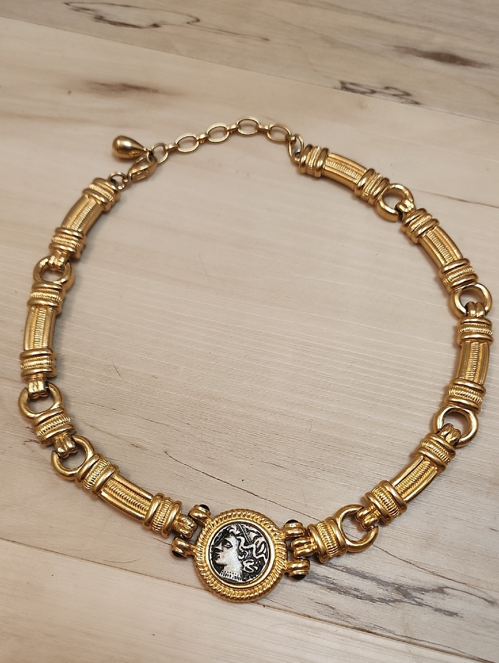 Vintage EUC Mary Kay Gold Tone RARE Necklace with Coin Medallion